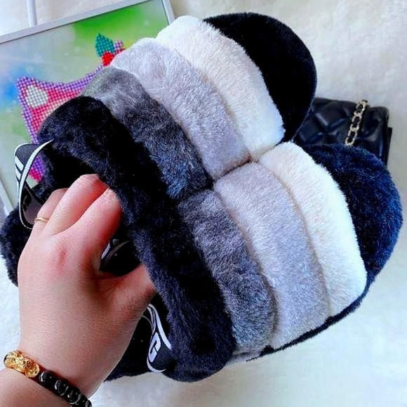 Ugg fluff yeah slippers - Picture 3 of 3